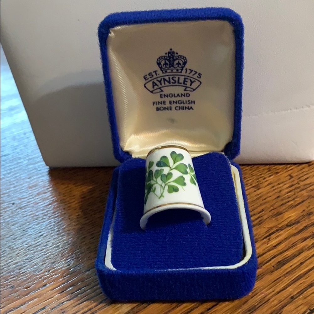 England Aynsley Fine Bone China Shamrock Thimble